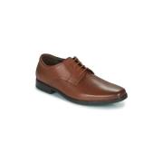 Nette schoenen Clarks Howard Walk