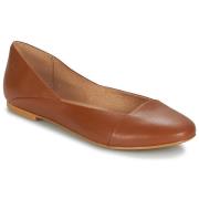Ballerina's Casual Attitude TOBALO