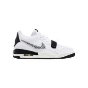 Lage Sneakers Nike Jordan Legacy 312 Low White Black Elephant Swoosh