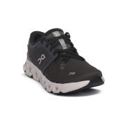 Lage Sneakers On CLOUD X 4