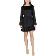Korte Jurk Guess LS ILENIA PLEAT DRESS W6RK37 WJ712