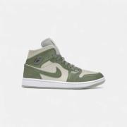 Hoge Sneakers Nike Jordan 1 Mid SE Sea Glass Oil Green (Women's)