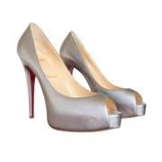 Pre-owned Leather heels Christian Louboutin Pre-owned , Gray , Dames
