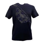 Navyblauw T-shirt met korte mouwen en camouflagezak met rits Emporio A...