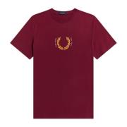 Laurel Crown Geëmbosseerd T-Shirt Fred Perry , Red , Heren