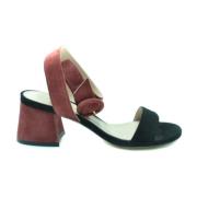 Verhoog je zomerse stijl met hoge hak sandalen Stuart Weitzman , Black...