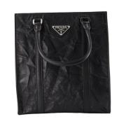 Handtas met Verstelbare Band en Metalen Logo Prada , Black , Dames