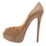 Pre-owned Suede heels Christian Louboutin Pre-owned , Beige , Dames