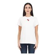 Witte T-shirt met korte mouwen en rode hart borduursels en logo print ...