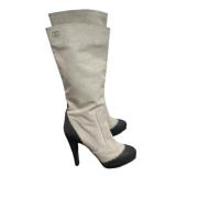 Pre-owned Suede boots Chanel Vintage , Gray , Dames