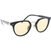 Stijlvolle zonnebril voor een trendy look Prada , Black , Dames