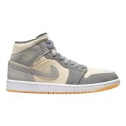 Beperkte oplage Air Jordan 1 Mid SE Nike , Gray , Heren