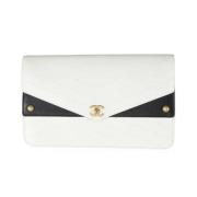 Pre-owned Leather clutches Chanel Vintage , White , Dames