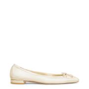 Minimalistische Ballet Flat met Strik Accent Stuart Weitzman , Yellow ...