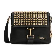 Zwarte tas met metalen noppen op de klep Kazar , Black , Dames