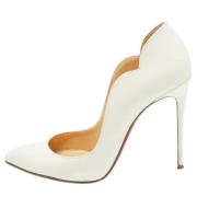 Pre-owned Leather heels Christian Louboutin Pre-owned , Beige , Dames