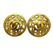 Pre-owned Metal earrings Chanel Vintage , Yellow , Dames