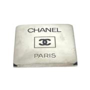 Pre-owned Metal brooches Chanel Vintage , Gray , Dames