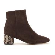 Suede enkellaarsjes op een hak versierd met zirkonium Kazar , Brown , ...