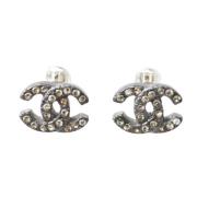 Pre-owned Metal earrings Chanel Vintage , Gray , Dames