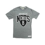 Brooklyn Nets Team Arch Grijs T-shirt Mitchell & Ness , Gray , Heren