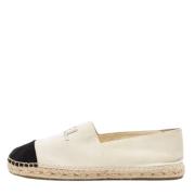 Pre-owned Velvet flats Chanel Vintage , Beige , Dames