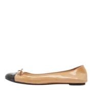 Pre-owned Leather flats Prada Vintage , Beige , Dames