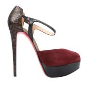 Pre-owned Suede heels Christian Louboutin Pre-owned , Red , Dames