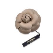 Pre-owned Fabric brooches Chanel Vintage , Beige , Dames