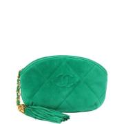 Pre-owned Suede clutches Chanel Vintage , Green , Dames