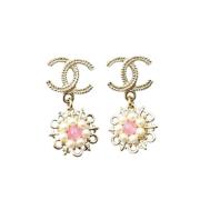 Pre-owned Pearl earrings Chanel Vintage , Yellow , Dames