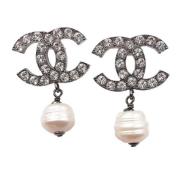 Pre-owned Fabric earrings Chanel Vintage , Gray , Dames