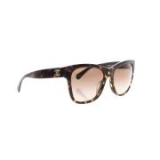 Pre-owned Plastic sunglasses Chanel Vintage , Brown , Dames