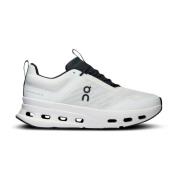 Cloudnova Witte Sneakers met uitzonderlijke grip On Running , White , ...