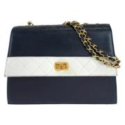 Pre-owned Leather crossbody-bags Chanel Vintage , Blue , Dames