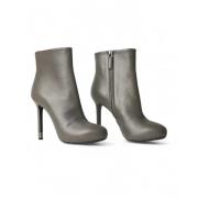 Pre-owned Leather boots Chanel Vintage , Gray , Dames