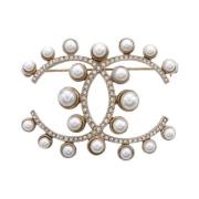 Pre-owned Metal brooches Chanel Vintage , White , Dames