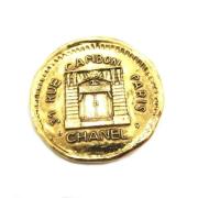 Pre-owned Metal brooches Chanel Vintage , Yellow , Dames