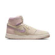 Beige Leren Sneakers met Ingebed Logo Nike , Pink , Dames