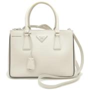 Pre-owned Leather handbags Prada Vintage , Beige , Dames