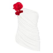 Witte Gedrapeerde One-Shoulder Shirt met Rode Rozenversiering Magda Bu...