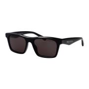 Stijlvolle zonnebril Am0472S voor de zomer Alexander McQueen , Black ,...