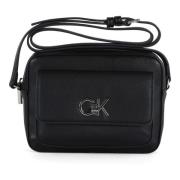 Eco-leren Schoudertas met Voorlogo Plaque Calvin Klein , Black , Dames