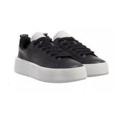 Zwarte Leren Sneakers met Logo-Embossing Lacoste , Black , Dames