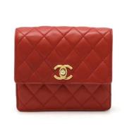 Pre-owned Leather clutches Chanel Vintage , Red , Dames