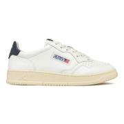 Tijdloze Zwarte en Witte Sneakers Autry , White , Heren