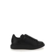 Zwarte Logo Sneakers met Oversized Zool Alexander McQueen , Black , He...