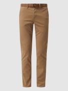 Slim fit chino met riem