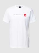 T-shirt met labelprint, model 'NEVER STOP EXPLORIN'