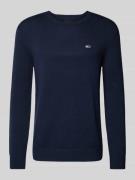 Slim fit gebreide pullover met logobadge